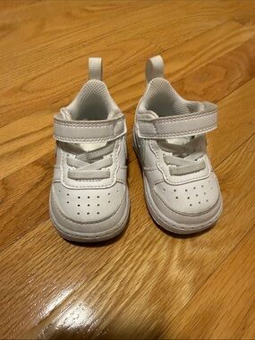 Nike Baby White Velcro Strap Sneakers